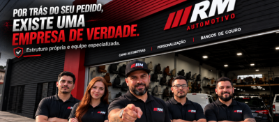 Equipe RM Automotivo em frente à fábrica